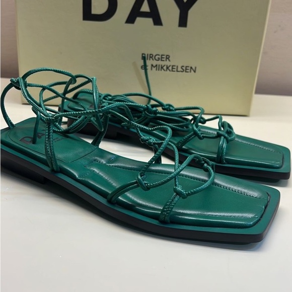 EUROPEAN FASHION: DAY BIRGER Green Strappy Sandals - Picture 2 of 8